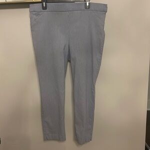 Liz Claiborne April Women’s Capri Size 18 Blue white pinstriped